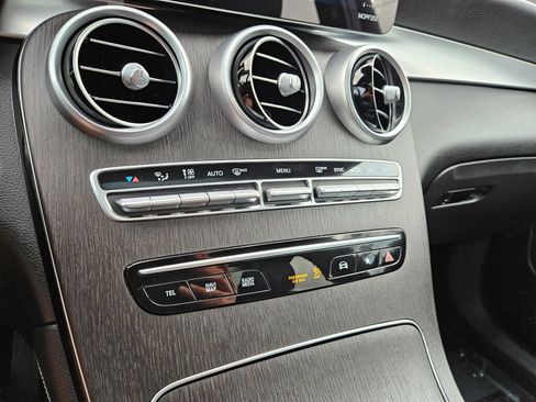 Used 2020 Mercedes-Benz GLC 300 4MATIC image 26
