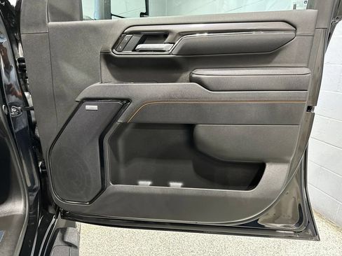 Used 2025 GMC Sierra 2500 AT4 w/ AT4 Premium Plus Package AWD/4WD image 16