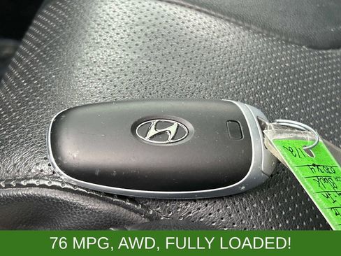 Used 2023 Hyundai Santa Fe Limited AWD/4WD image 11