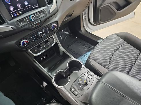 Certified 2024 GMC Terrain SLE w/ Driver Convenience Package image 27