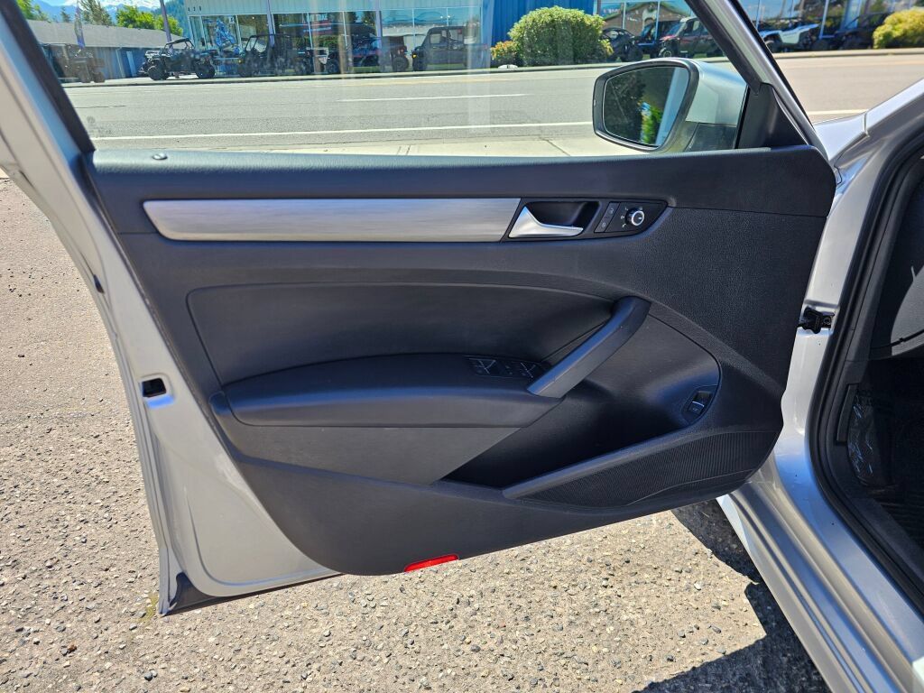 Used 2014 Volkswagen Passat 1.8T SE FWD image 23