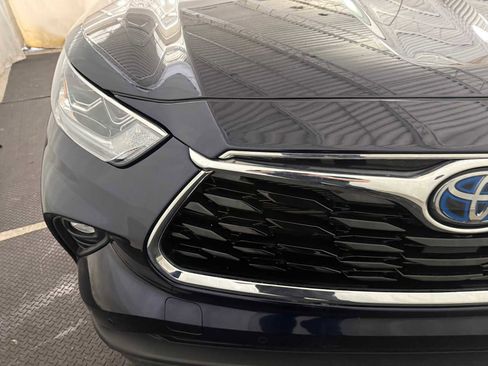 Used 2024 Toyota Highlander Limited image 4