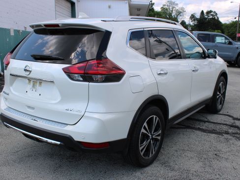 Used 2019 Nissan Rogue SV w/ Sun & Sound Touring Package AWD/4WD image 7