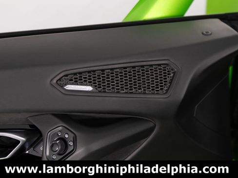 Used 2021 Lamborghini Huracan EVO image 16