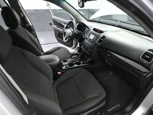 Used 2015 Kia Sorento LX image 43
