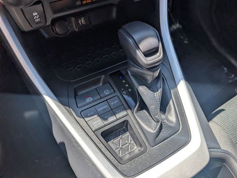 Used 2023 Toyota RAV4 LE AWD/4WD image 20