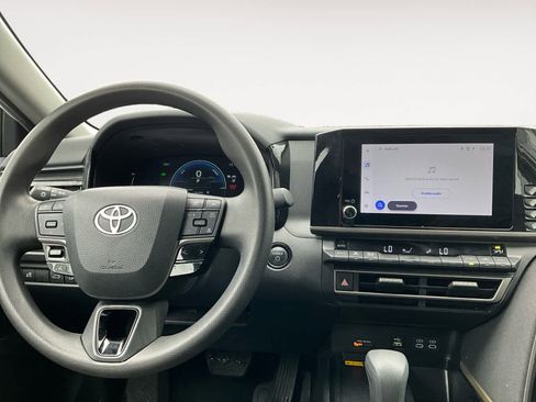 Used 2025 Toyota Camry LE image 11