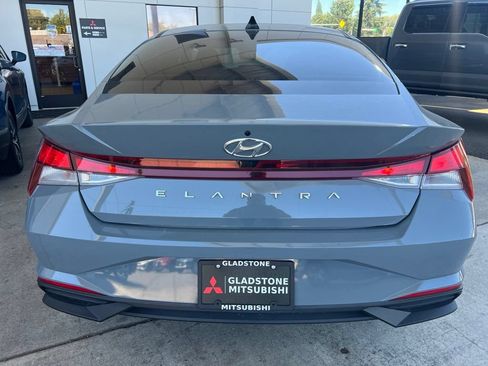 Used 2023 Hyundai Elantra SEL w/ Convenience Package FWD image 6