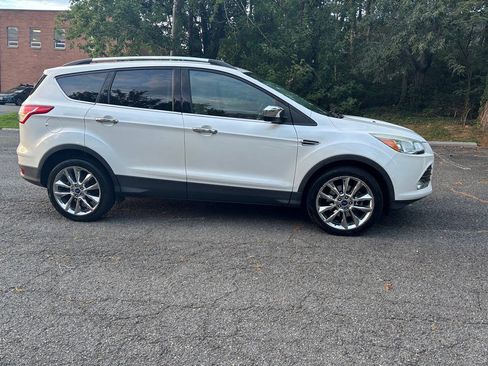 Used 2016 Ford Escape SE w/ SE Chrome Package AWD/4WD image 4