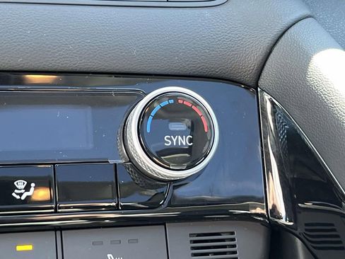 Certified 2023 Hyundai Elantra Limited image 32