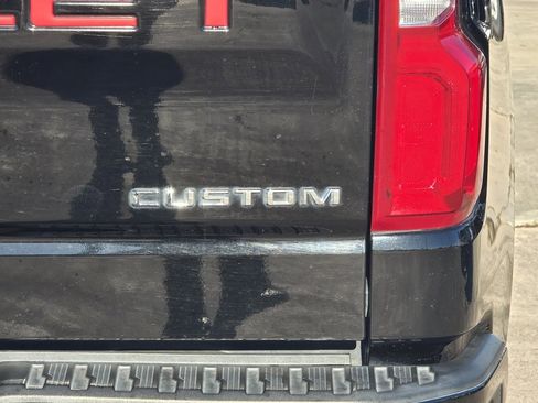 Used 2021 Chevrolet Silverado 1500 Custom image 40