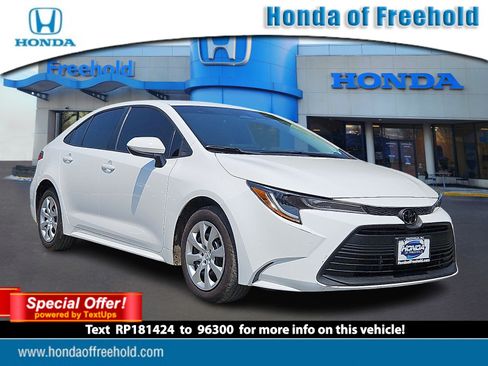 Used 2024 Toyota Corolla LE FWD image 1