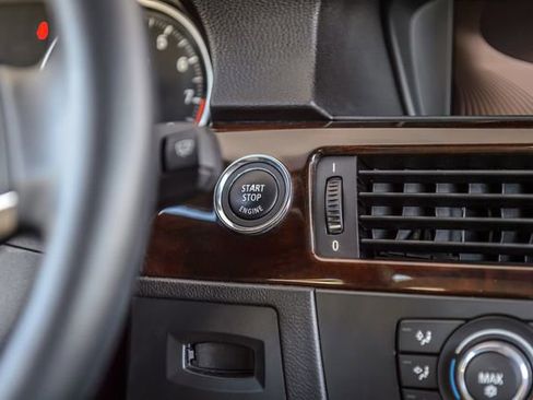 Used 2012 BMW 328i Convertible image 35