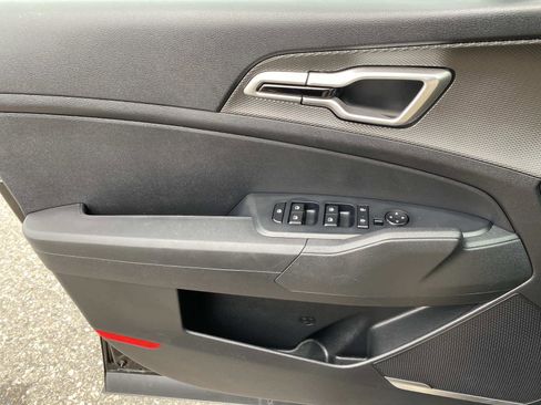 Used 2024 Kia Sportage LX image 19