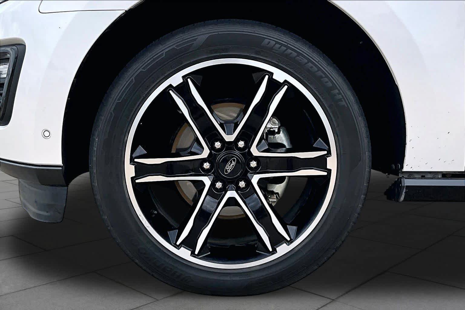 Used 2019 Ford Expedition Limited w/ Equipment Group 303A RWD image 11