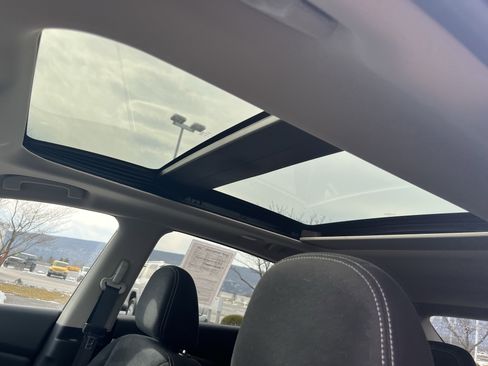 Used 2018 Nissan Murano SV w/ Premium Package image 19