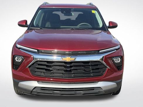 Used 2025 Chevrolet TrailBlazer LT AWD/4WD image 3