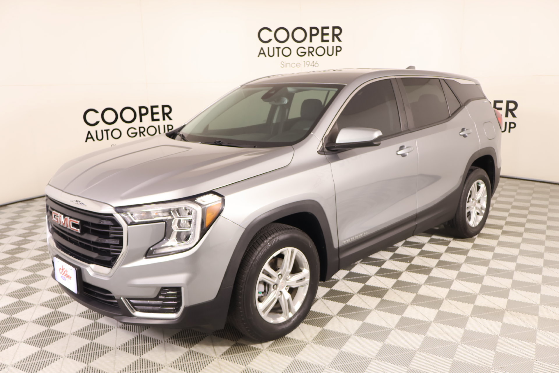 Used 2024 GMC Terrain SLE AWD/4WD image 9