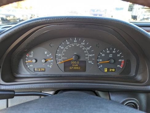 Used 2002 Mercedes-Benz CLK 320 Cabriolet image 18
