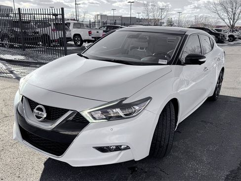 Used 2016 Nissan Maxima Platinum w/ Interior Lighting Package image 4