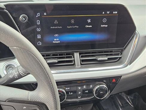 Used 2025 Chevrolet Trax LT FWD image 14
