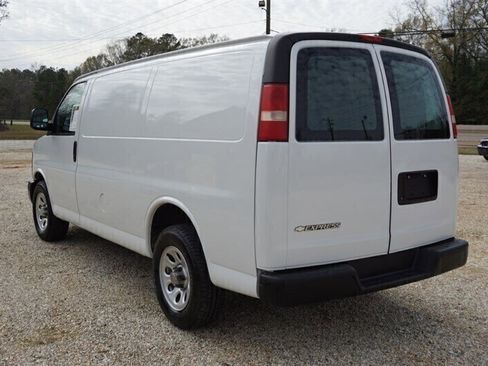 Used 2010 Chevrolet Express 1500 RWD image 9