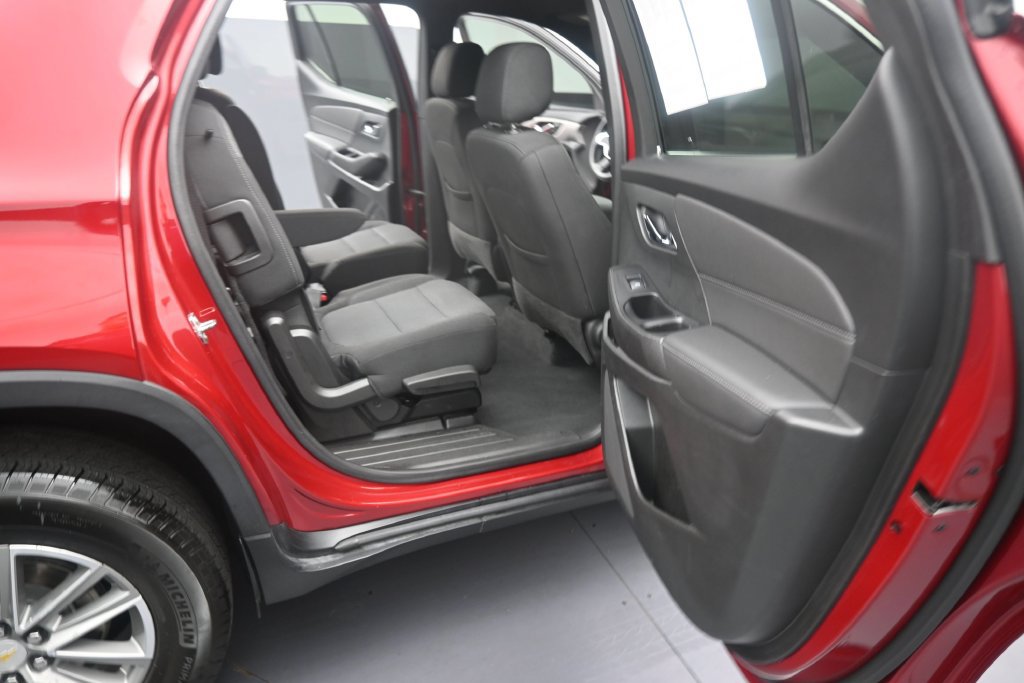 Used 2022 Chevrolet Traverse LT FWD image 14