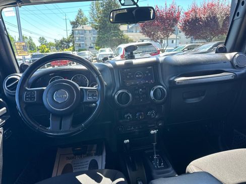 Used 2014 Jeep Wrangler Unlimited Sport w/ Quick Order Package 24S AWD/4WD image 16