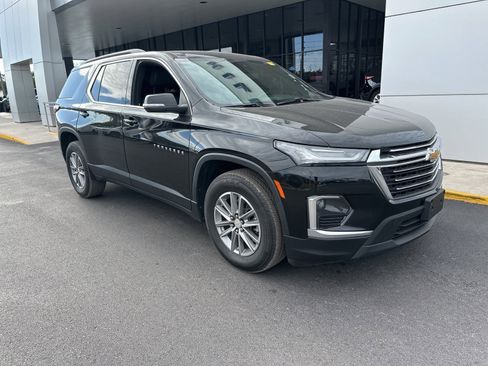 Used 2023 Chevrolet Traverse LT image 2