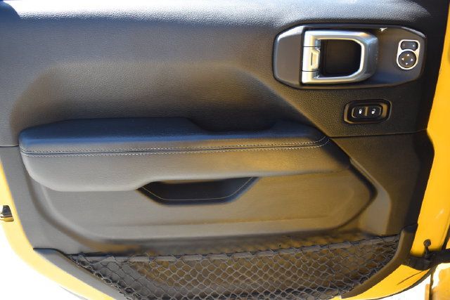 Used 2018 Jeep Wrangler Unlimited Sahara AWD/4WD image 12