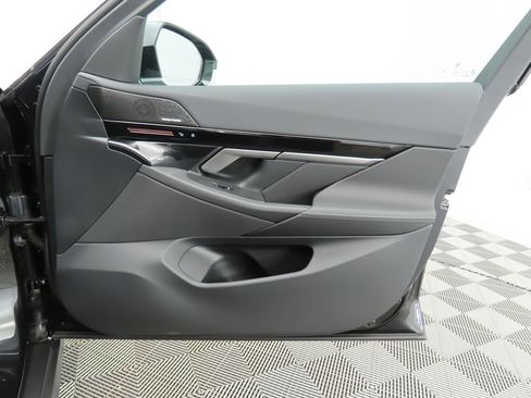 Certified 2025 BMW 530i image 26