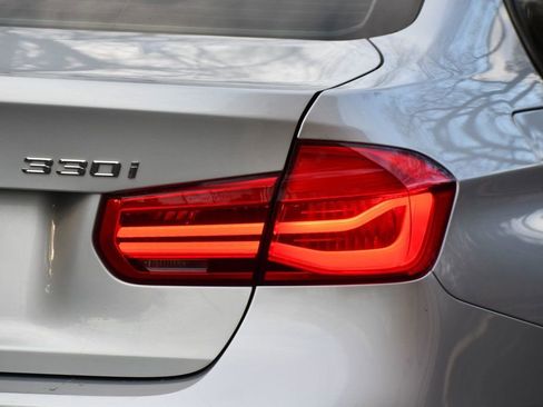 Used 2018 BMW 330i xDrive Sedan image 12