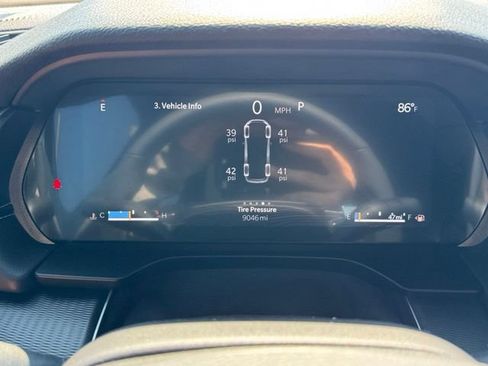 Used 2025 Jeep Grand Cherokee L Laredo RWD image 17
