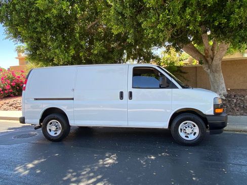 Used 2022 Chevrolet Express 2500 w/ Enhanced Convenience Package RWD image 9