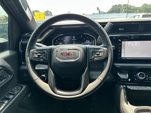 Used 2024 GMC Sierra 2500 AT4 w/ Technology Package AWD/4WD image 17