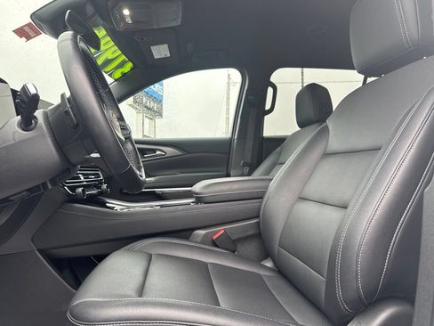 Used 2025 Chevrolet Traverse LT AWD/4WD image 18
