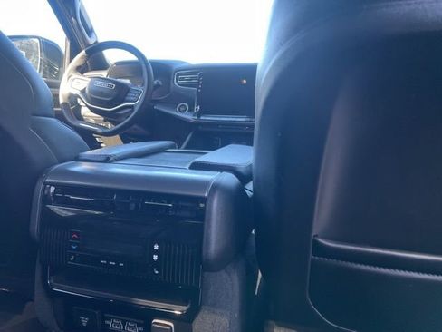 Used 2023 Jeep Wagoneer L Series II w/ Convenience Group I AWD/4WD image 9