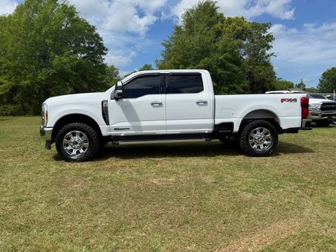 Used 2023 Ford F250 Lariat w/ Chrome Package image 3