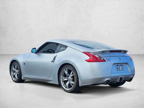 Used 2011 Nissan 370Z w/ Sport Pkg image 6