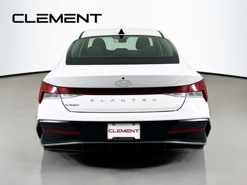 Used 2025 Hyundai Elantra SEL image 8