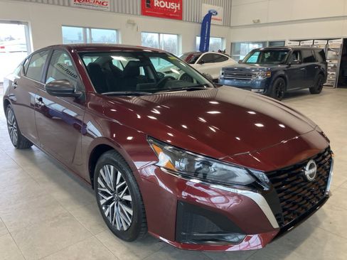 Used 2025 Nissan Altima 2.5 SV image 3