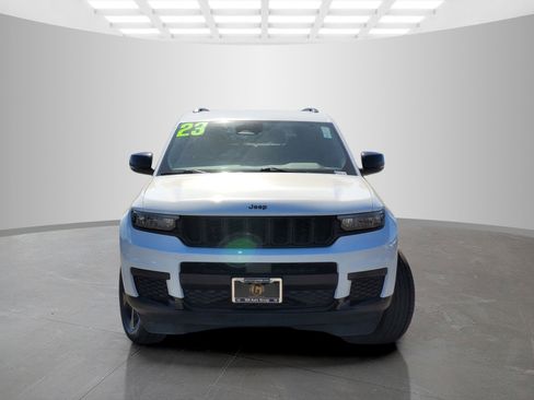 Used 2023 Jeep Grand Cherokee L Laredo image 2