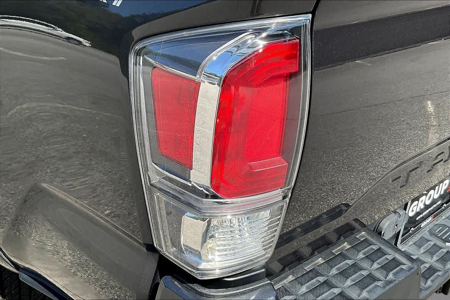 Used 2020 Toyota Tacoma TRD Sport AWD/4WD image 28