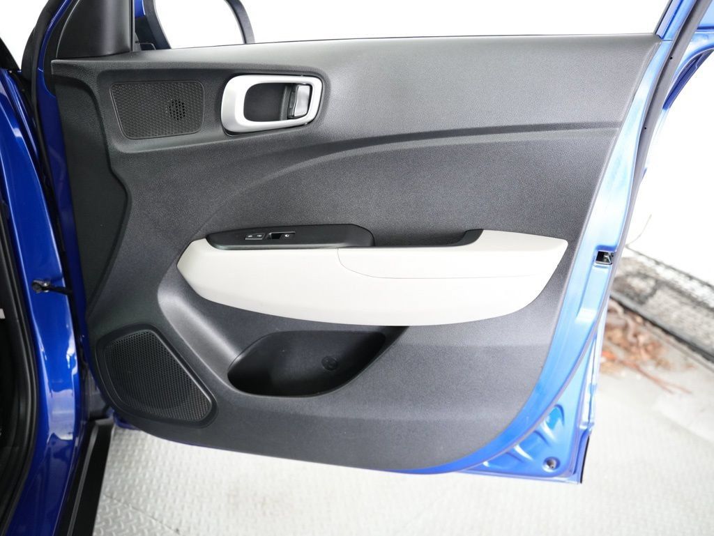 Used 2020 Hyundai Venue SEL FWD image 43