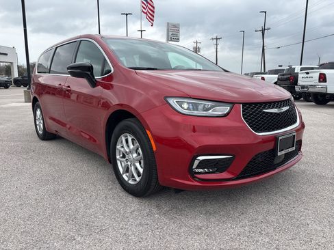 New 2026 Chrysler Pacifica Select image 8