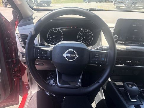 Certified 2025 Nissan Rogue SV AWD/4WD image 17