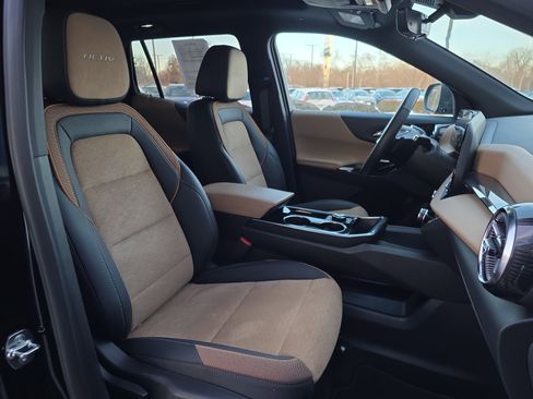 Used 2025 Chevrolet Equinox ACTIV w/ Safety and Technology Package image 32