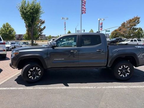 Certified 2023 Toyota Tacoma TRD Off-Road w/ Technology Package AWD/4WD image 24