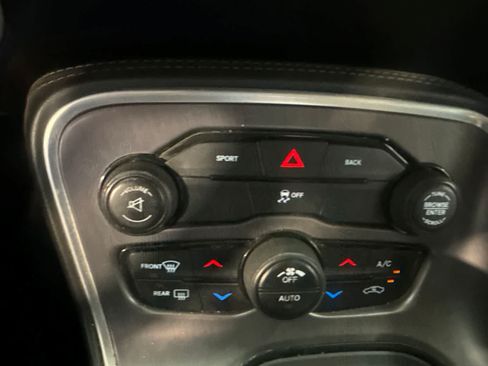 Used 2015 Dodge Challenger SXT RWD image 20