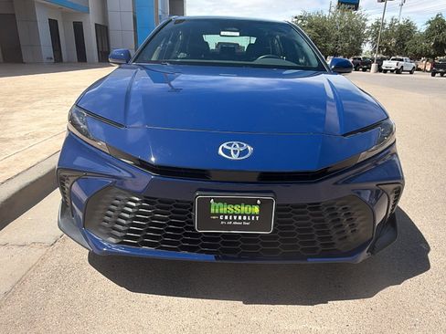 Used 2025 Toyota Camry SE FWD image 8